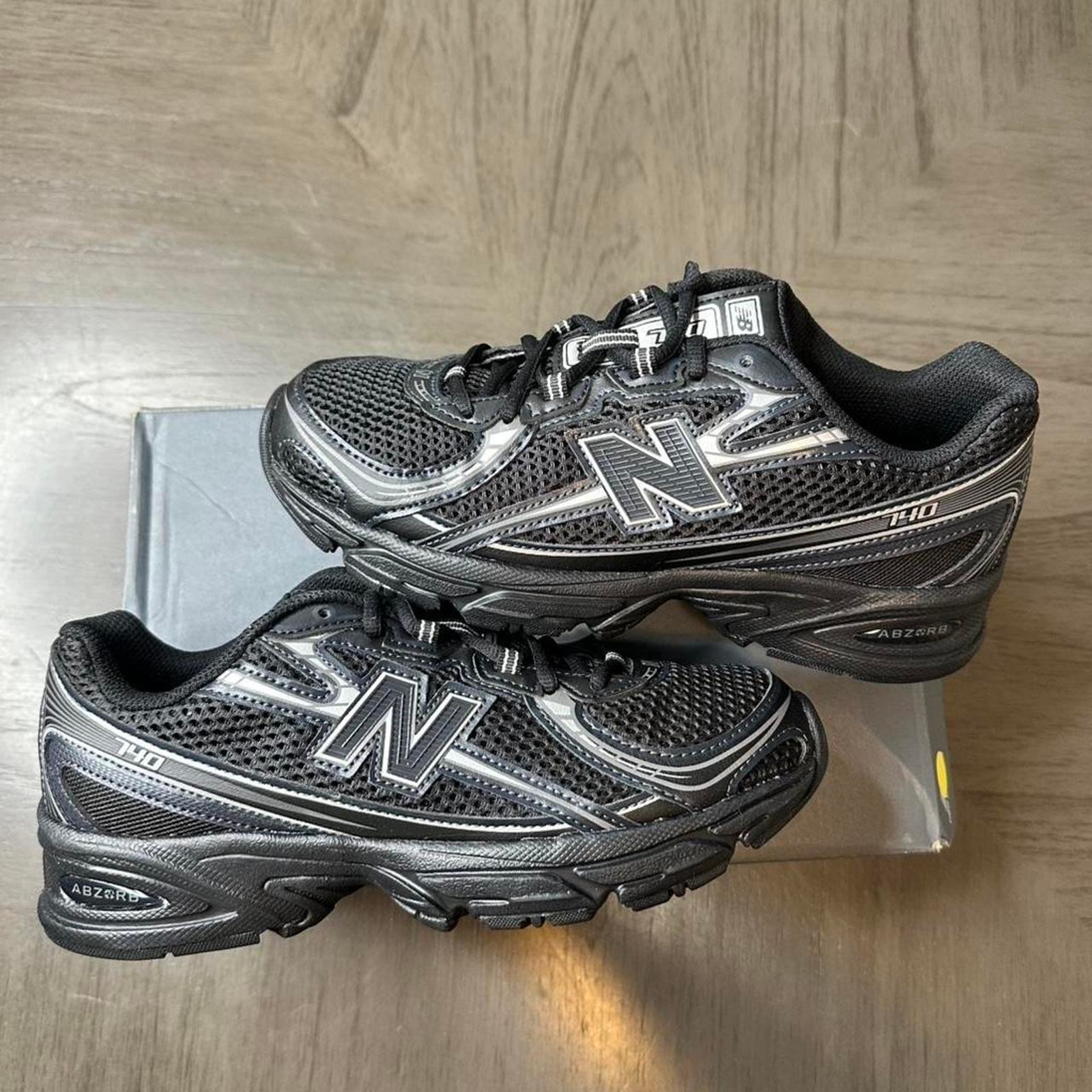 New Balance 740 Black Size